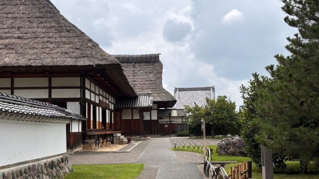 足利学校の敷地内の小径