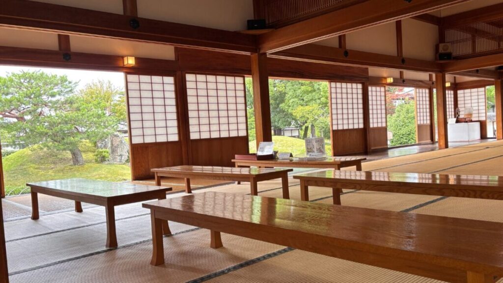 方丈(教室)から見える庭園