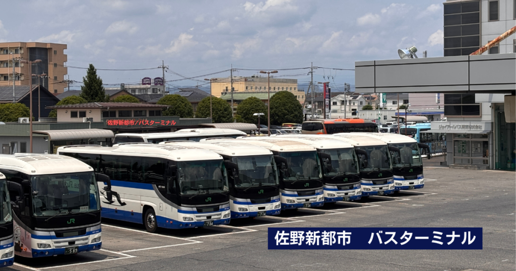 佐野新都心バスターミナルの高速バスがたくさん待機しているがぞう